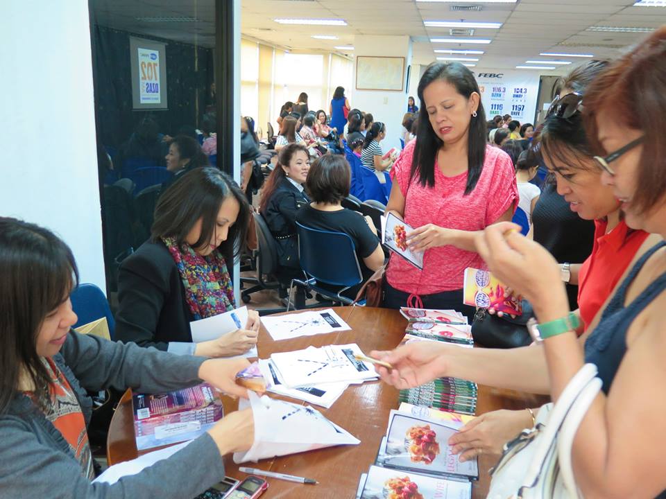 Malu signing books at 702 DZAS